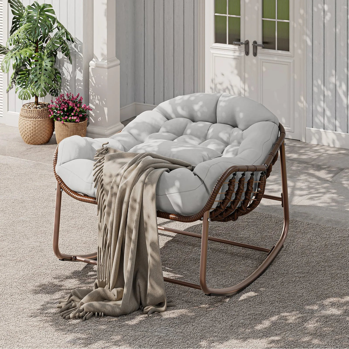 Papasan à bascule gris dans un salon