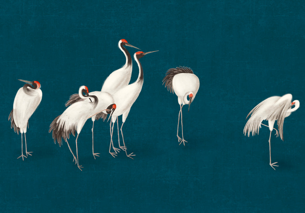 Fresque Grues au crépuscule : un groupe de grues dessinées au pastel sec sur un fond bleu canard profond