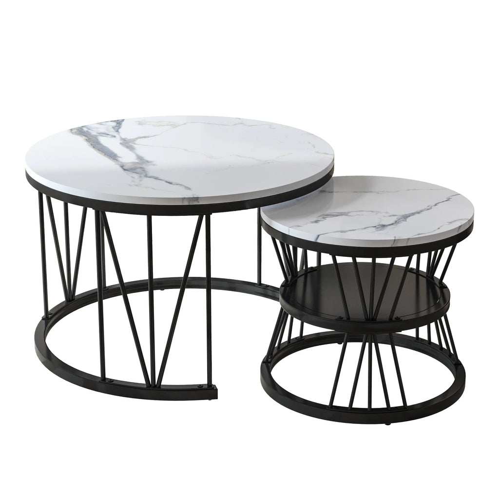 Lot de deux tables basses gigognes rondes, plateaux effet marbre blanc et piètement métal noir, sur fond blanc