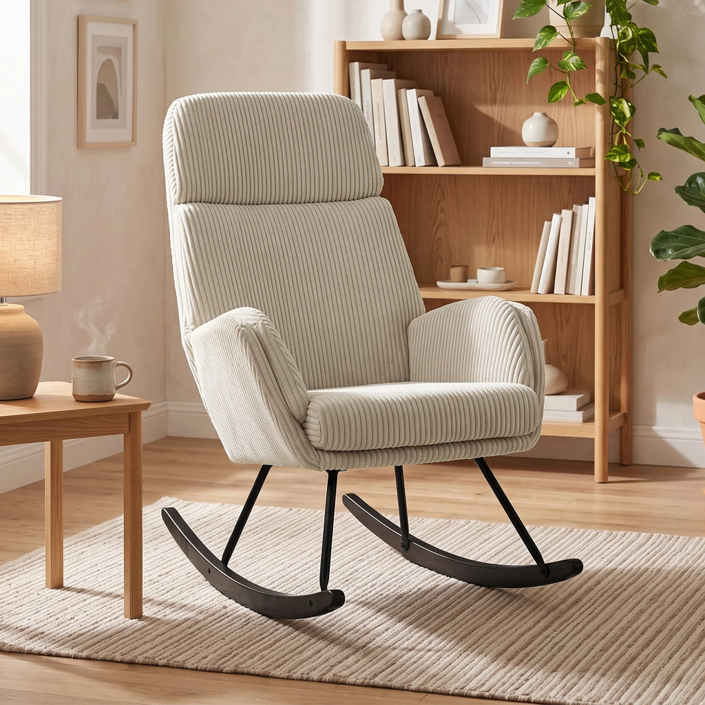 Rocking chair en velours côtelé beige dans un coin lecture