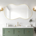 Miroir mural de forme organique asymétrique accroché au mur