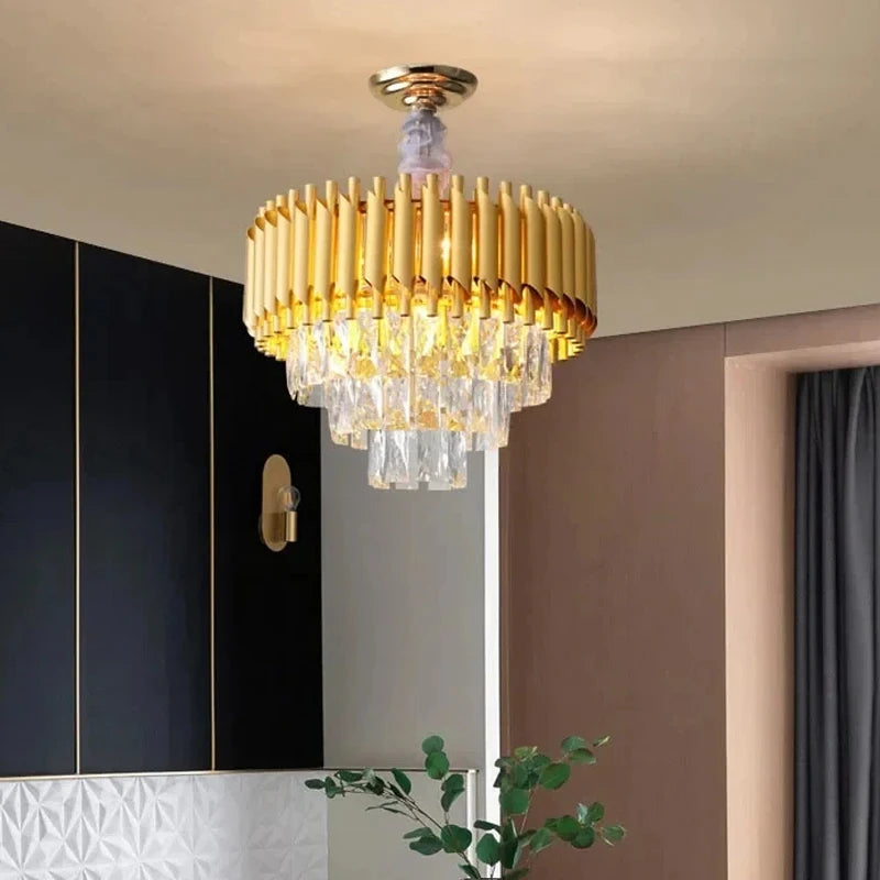 Lustre en cristal à étages doré