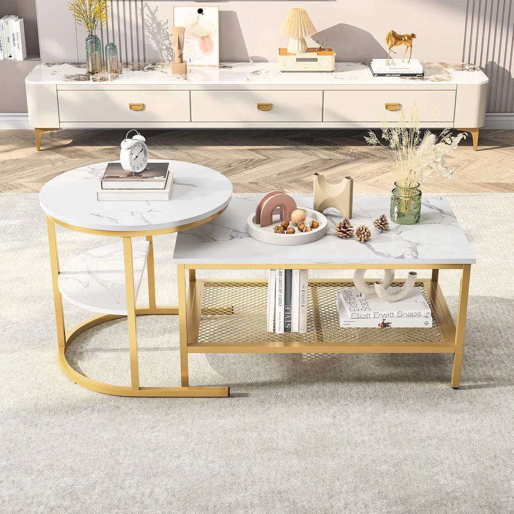 Les deux tables carrées dans un salon