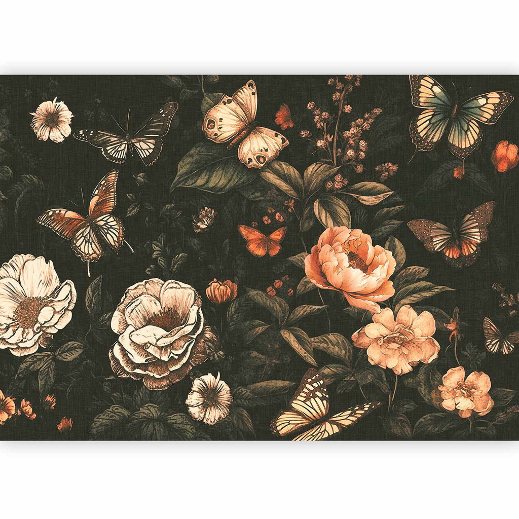 Roses et papillons posés dans une salle à manger