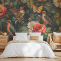 Fleurs et oiseaux en situation sur un mur d'intérieur
